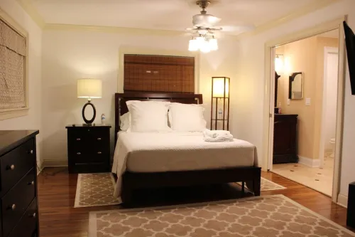 Comfy Home in Winter Park, can accommodate up 6 guests!