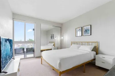 Rooftop Pool & Hot Tub Family 3 Bdrm Apt Hotels near Heart Revolution Church - San Diego