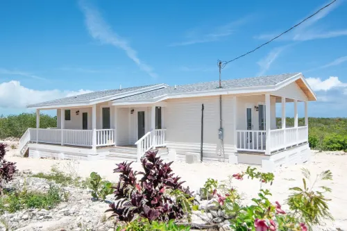 Lovely 2-bedroom cottage with sea views located in Exuma, Bahamas