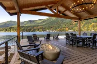 Woods and Wakes Retreat• Hot Tub & Lake Views - Chalets