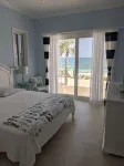 Romantic Cottage directly on the Beach!