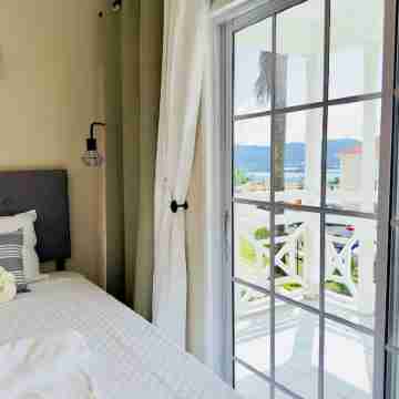 Falcon Oceanview Condo/Free Airport Transportation/Gated Complex/Security Rooms