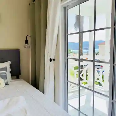 Falcon Oceanview Condo/Free Airport Transportation/Gated Complex/Security Rooms