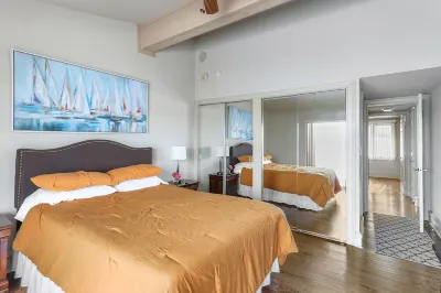 7 mins from your waterfront deck to downtown! Peaceful, private, roomy.