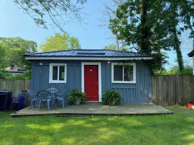 Cute Wasaga Beach Studio cottage 2 min. walk to beach 1! Hotels near Wasaga 500 Go-Karts