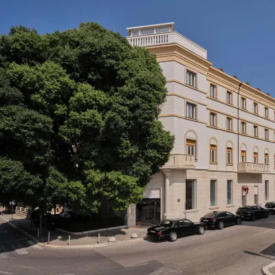 พาเลซ เพรสซิเดนท์ โรงแรมใกล้Archaeological Museum Split