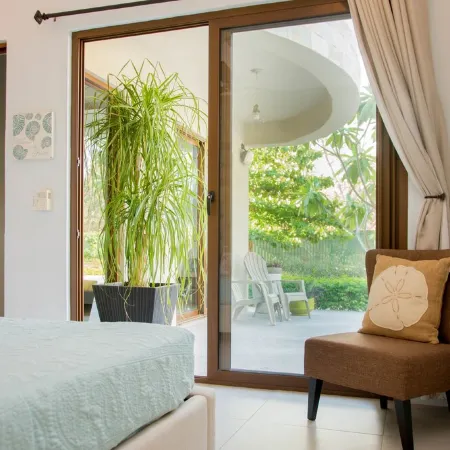 Modern beach Villa - Property can accommodate up to 16 pp - close to the beach