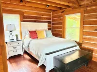 Charming Cabin. Located between New River Gorge and Summersville Lake