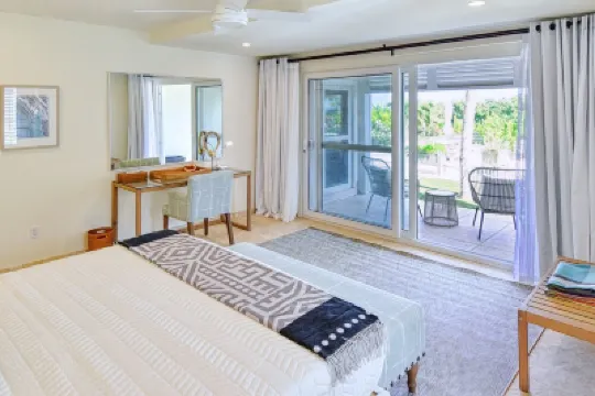 2BR/2BA Ground Floor Apartment in Lush Tropical Garden, 3 Hotels in 