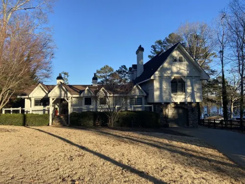 Beautiful Lake House with pool, dock with party deck, video games, pool table