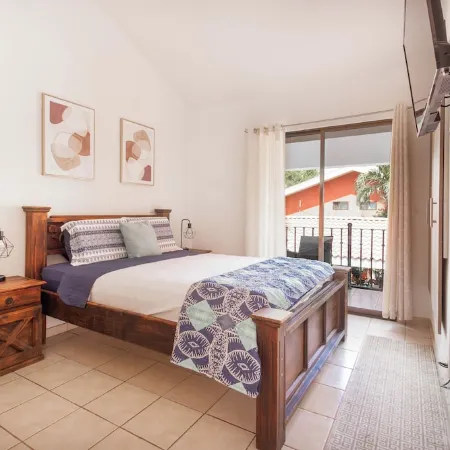 The Tranquil Coco Townhouse: 300 Meters from the Beach!