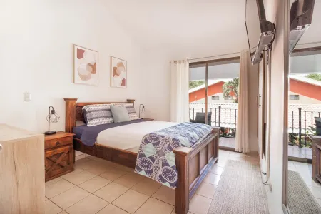 The Tranquil Coco Townhouse: 300 Meters from the Beach!