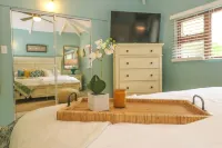 Modern 1 Bedroom: "Garden Suite" Amazing Views on Luxury Villa