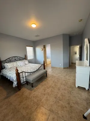 Escape to Serenity: A Sunlit 4-Bedroom Haven Near Saguaro’s Cacti & Tucsons Gems Tucson Mountain Park附近的飯店