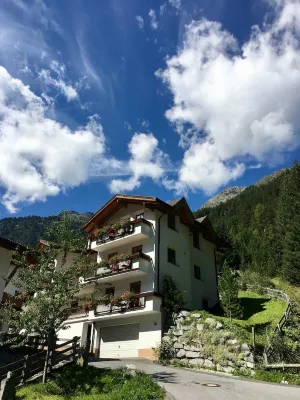 's Lois - beautiful apartment in the beautiful Kaunertal for 2-4 p. with terrace, balcony, garage