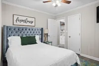 Modern & Cozy Home Mins to everything