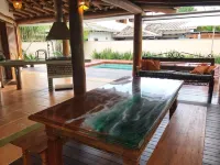 Charming House  com piscina 100m do mar