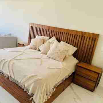 Stunning 3BR Penthouse with Private Yacht Access & 8 Person Jacuzzi Rooms