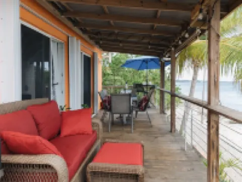 Beachfront Home with Large Deck. Walk to Restaurants.  Near Downtown. Hotels in Northwest