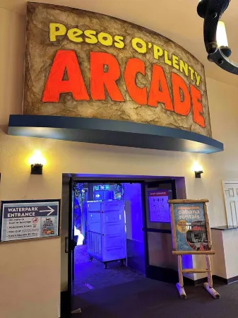 NEW Updated 3BD/3BA Waterparks, Golf, Spa & Dining