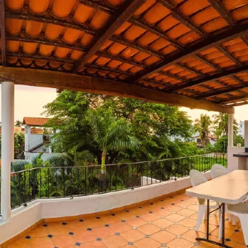 Contemporary Villa in Lush,Tropical, Private Paradise