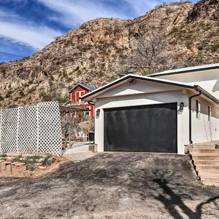 On-Site Trails! Hot Tub Hideaway in Zion Area