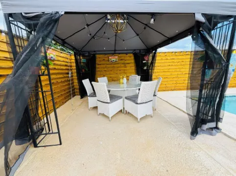 Villa Casa di Mare in Isabela 5-bedroom Private Pool 5 minutes to Jobos Beach