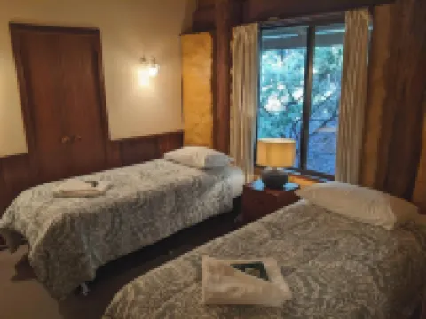 Treenbrook Cottages Hotels in Pemberton