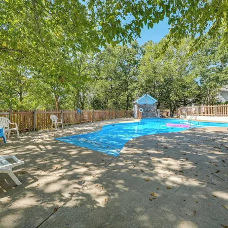 3 Mi to Silver Dollar City! Family Getaway w/ Pool