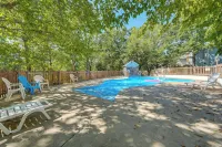 3 Mi to Silver Dollar City! Family Getaway w/ Pool - 3-Star