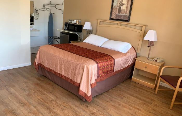 Redwood Inn