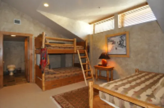 Stunning Penthouse with 3,600 sq, ft, of Luxury Hotels in 