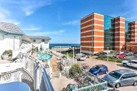 Chic Virginia Beach Retreat - Pool, Steps to Beach - Spa