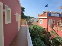 Hostal Alhaja Playa - Homestays