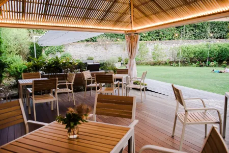 Gran Hotel Victoria Отели рядом с достопримечательностью «Королевский дворец Ла-Магдалена»