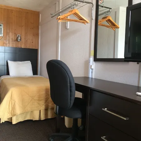 Country Squire Motel Hotels in Arnprior