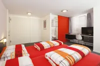 Hotel Krone Отели в г. 