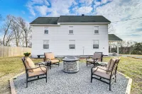 Fire Pits, Creek View: Historic Virginia Farmhouse - 3-Sterne