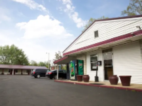 Highlander Motel Hotels in Athens