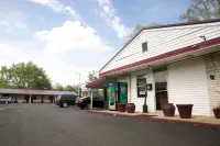Highlander Motel