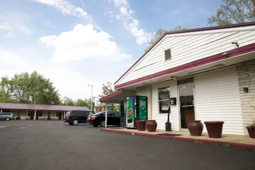 Highlander Motel Hotels in Athens