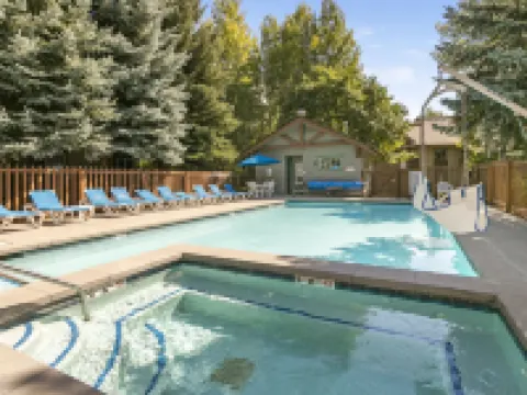 901 Crazy Horse Circle Condo Hotels in Edwards