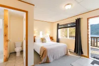Backeddy Resort and Marina - 3-Star