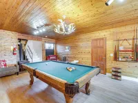 Wraparound Deck & Grill: Wrightwood Cabin Near PCT Hotels in Wrightwood