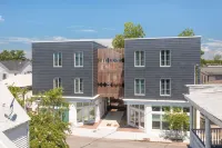 The Iris - Boutique