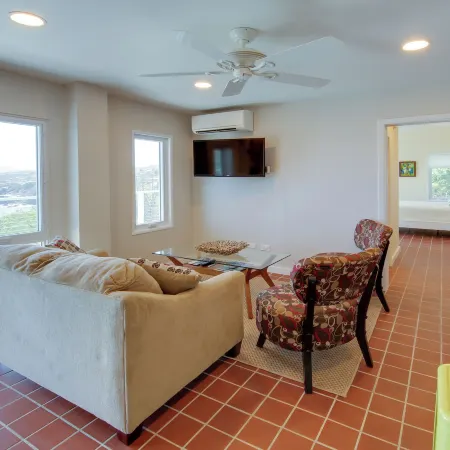 'Sea la VIE' - Waterfront St Thomas Escape w/ Pool
