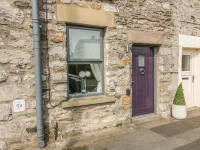 Bank End Cottage Hotels near White Scar Cave