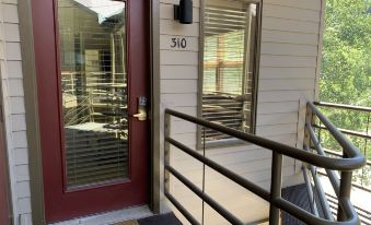 Cloud Nine! Near Chair 7, Top Floor on River + Hot Tub 1 Bedroom Condo by RedAwning