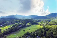 Mtn-View Gem in Lake Lure w/ Game Room & Fire Pit - Kæledyr tilladt