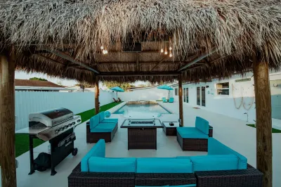 Maggie Home in Kendall - Pool and Tiki Bar Hotels near La Caimanera Soccer Fields
